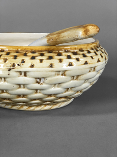 Sopera Italiana en cerámica contemporánea con presentoire
