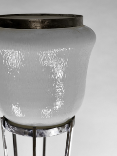 Lámpara de pie en hierro, mármol y opalina Francesa - comprar online