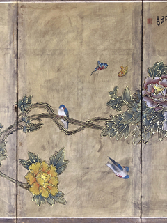 Biombo Chino realizado en papel con motivos de flores, ramas y pájaros