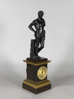 Reloj de apoyo francés con caja y escultura de bronce - comprar online