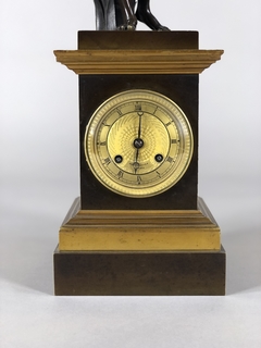 Reloj de apoyo francés con caja y escultura de bronce - tienda online
