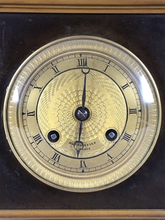 Imagen de Reloj de apoyo francés con caja y escultura de bronce