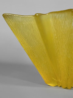 Centro Art Decó vidrio prensado en frío amarillo - Mayflower