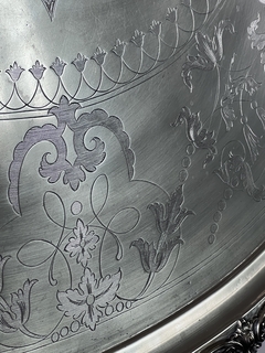 Imagen de Bandeja oval en metal plateado cincelado