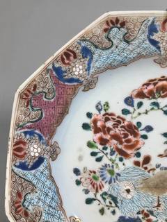 Plato porcelana Compañía de Indias, Famille Rose - Mayflower