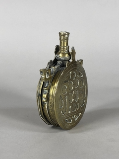 Powder Flask Alemán en bronce Circa 1720 - comprar online