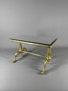 Mesa Francesa estilo Louis XV en bronce y tapa espejada