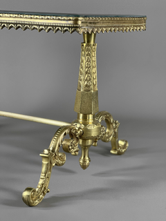 Mesa Francesa estilo Louis XV en bronce y tapa espejada en internet