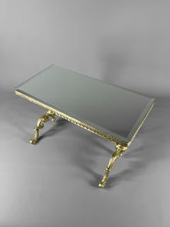 Mesa Francesa estilo Louis XV en bronce y tapa espejada