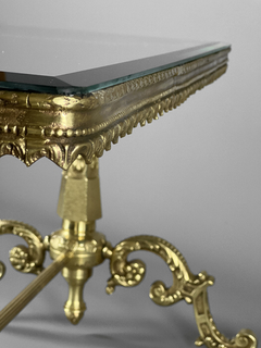 Mesa Francesa estilo Louis XV en bronce y tapa espejada - comprar online
