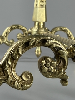 Mesa Francesa estilo Louis XV en bronce y tapa espejada - tienda online