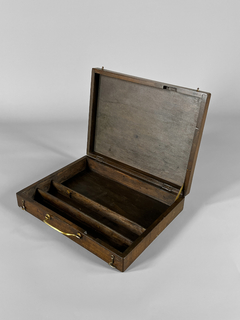 Caja porta pinceles Inglesa en madera con herrajes en bronce en internet