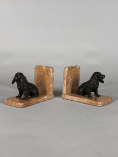 Sostiene libros escultura de perros en bronce y mármol