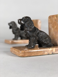 Imagen de Sostiene libros escultura de perros en bronce y mármol