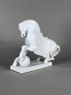 Escultura de caballo en cerámica blanca en internet