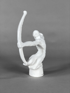 Escultura figura mitológica en cerámica esmaltada blanca en internet