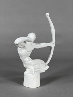 Imagen de Escultura figura mitológica en cerámica esmaltada blanca
