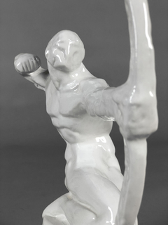 Escultura figura mitológica en cerámica esmaltada blanca - comprar online