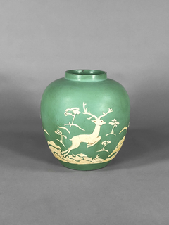 Potiche Oriental en cerámica verde con decoración en relieve