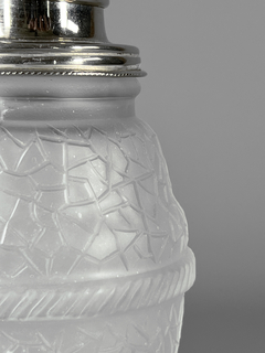 Imagen de Coctelera de vidrio esmerilado con colador y tapa en metal