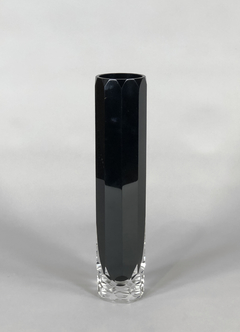 Vaso cristal negro facetado con base transparente