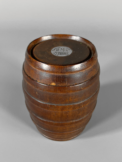 Caja tabaquera en madera forma de barril con tapa