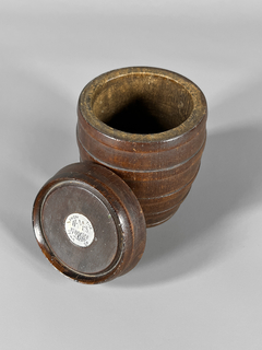 Caja tabaquera en madera forma de barril con tapa - tienda online