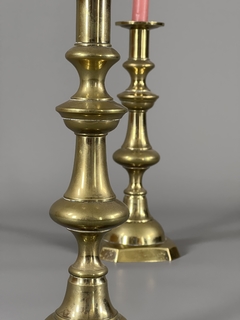 Candeleros Ingleses realizados en bronce Siglo XIX en internet