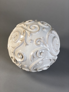 Esfera cerámica con relieve en internet