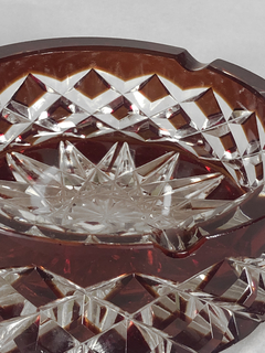 Cenicero en cristal tallado transparente y rubí - tienda online