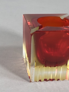 Cenicero cristal tallado color rubí en internet
