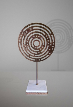 Obra "Code" en hierro, mármol y bronce por L. Schmidt en internet
