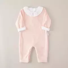 ENTERITO PLUSH CON CUELLO VOLADO - FONDO ROSA