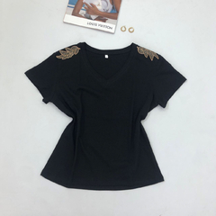 [HOJITA] REMERA CUELLO V APLIQUE #2015 - tienda online