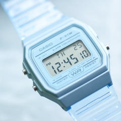 RELOJ CASIO VINTAGE CELESTE - comprar online