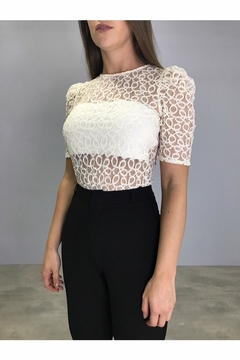 BLUSA COM MANGAS FRANZIDAS E TRANSPARÊNCIA - CHARRY 121470