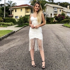 VESTIDO MIDI AJUSTADO LISO OMBRO A OMBRO COM BABADOS CHARRY