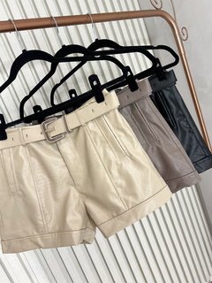 Shorts Couro Barcelos Com Cinto 2 Preto - Asteria