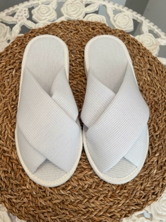 PANTUFLA CRUZADA WAFFLE- BLANCO - comprar online