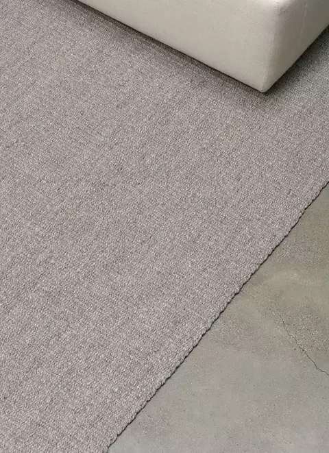 ALFOMBRA GRIS NATURAL (TEXTURA LOMITAS) - LANA CARDADA