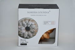 FORMA P/ BOLO ALUMÍNIO FUNDIDO BLOOM CAKE PAN BRONZE - MARISSA LOUNINA - loft