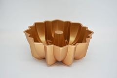 FORMA P/ BOLO ALUMÍNIO FUNDIDO BLOOM CAKE PAN BRONZE - MARISSA LOUNINA - comprar online