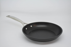 LE CREUSET JOGO LEITEIRA 16 CM E 2 FRIGIDEIRA 14 E 26 CM ALUMINIO na internet