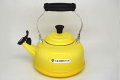 CHALEIRA COM APITO AMARELO SOLEIL - LE CREUSET