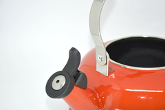 CHALEIRA COM APITO VERMELHO - LE CREUSET na internet