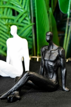 Escultura Resting Man Black