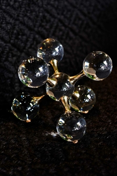 Objeto molécular de cristal en internet