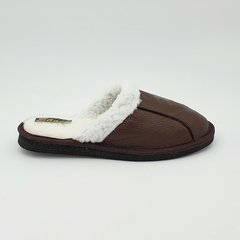 Pantufla chinela de cuero marrón con piel corderito. - comprar online