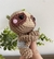 Bicho preguiça agarradinho amigurumi - comprar online