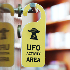 Aviso de porta UFO ACTIVITY AREA - Sinalização Criativa